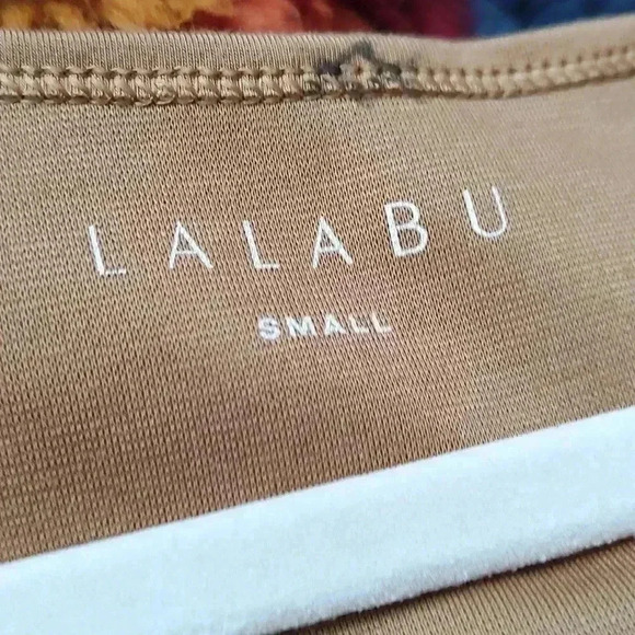 NWT Lulabu soothe shirt in camel size small NWT - Picture 5 of 5